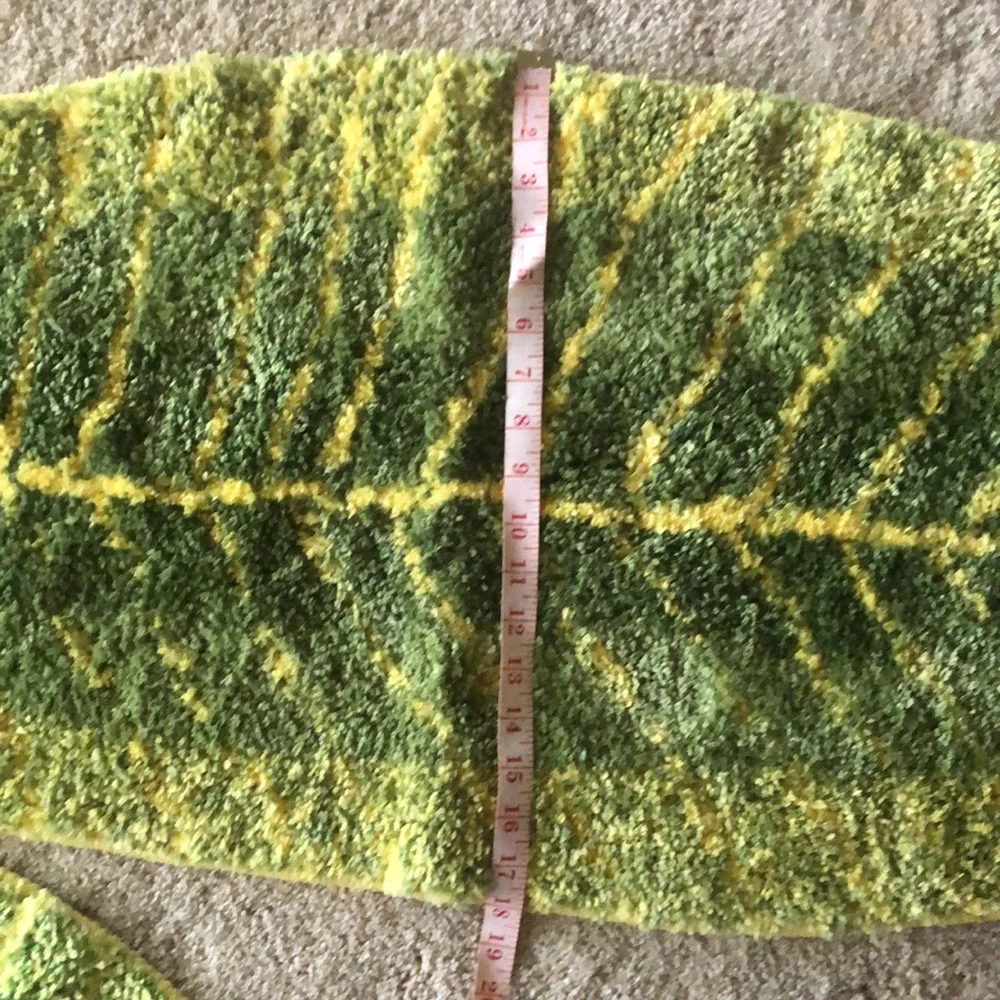 4 Tropical Leaf Rugs New w/o Tags Never Used